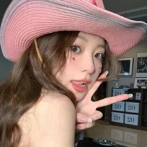一线女星被曝私下抽烟，前后半年品牌活动现场画面流出